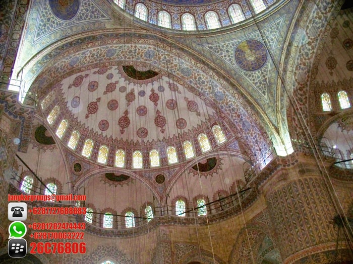 interior kubah blue mosque