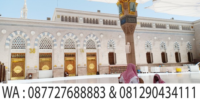 adzan duhur di masjid madinah