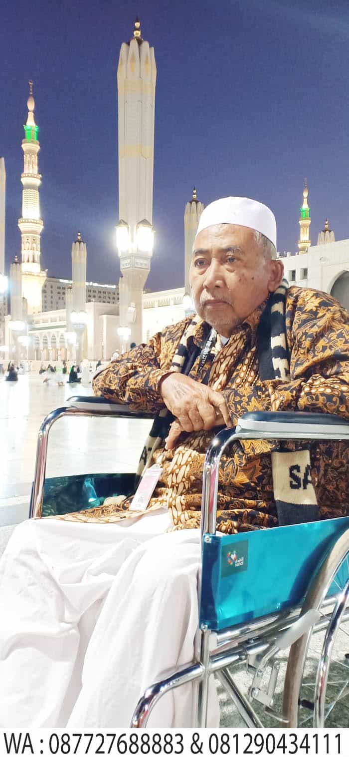 berbakti kepada orang tua di masjid madinah