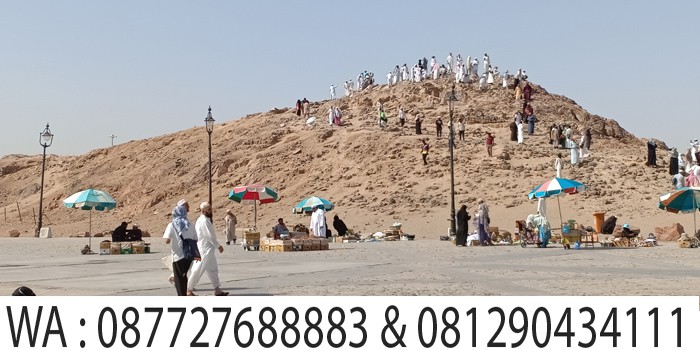 bukit di depan pemakaman syuhada uhud, city tour madinah safar