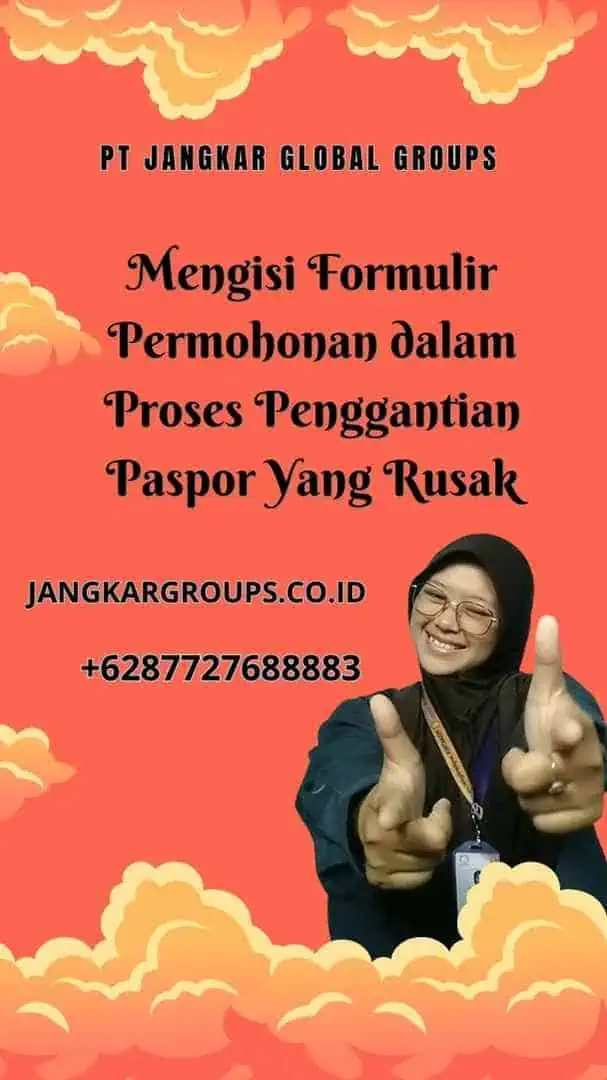 Mengisi Formulir Permohonan dalam Proses Penggantian Paspor Yang Rusak